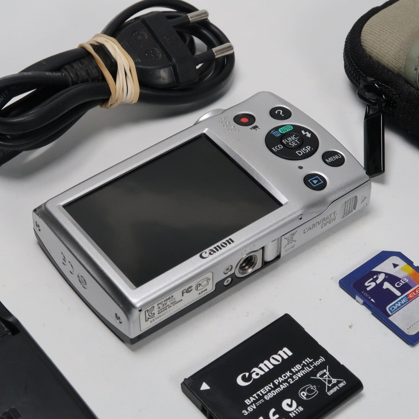 Cenon Powershot A2550 HD 16.0MP + Cenon Powershot A3200 Digital Cameras Bundle