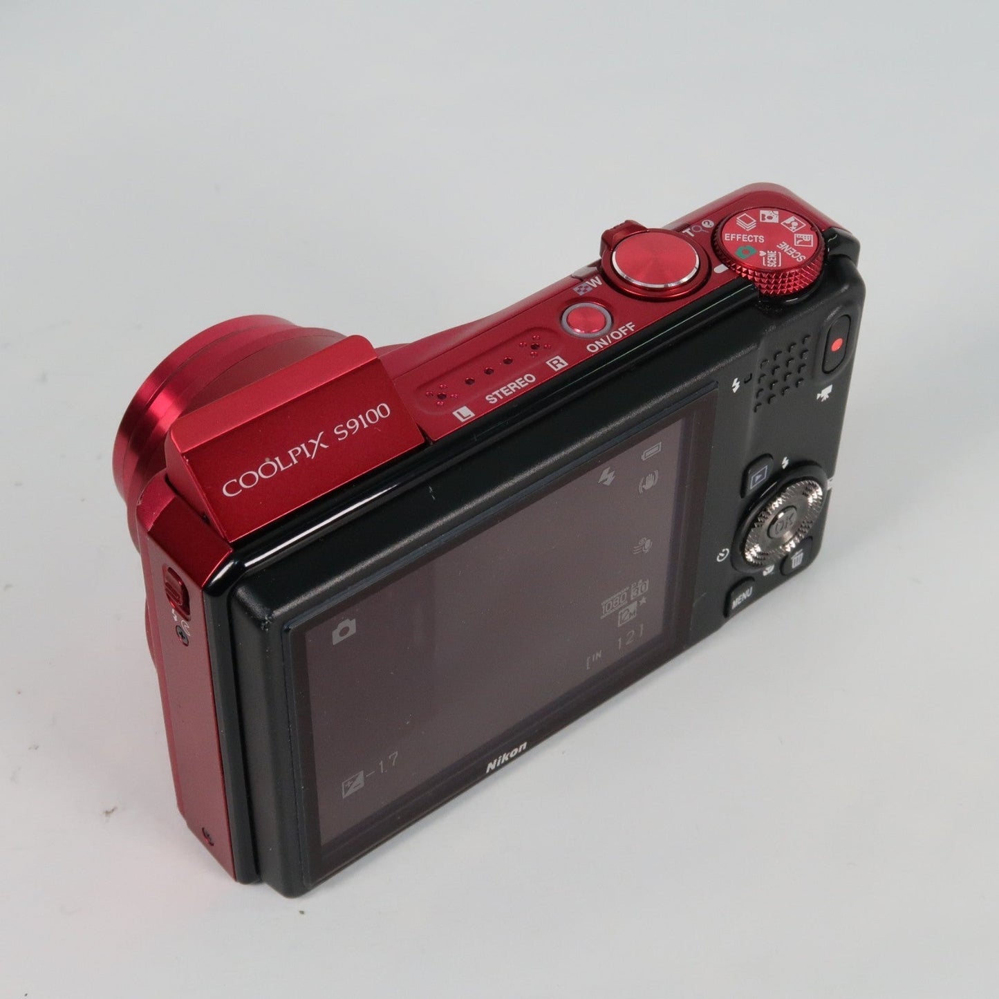 Nikona Coolpix S9100 12.1MP 18x Digital Camera Red, Case, SD Card – Very Good