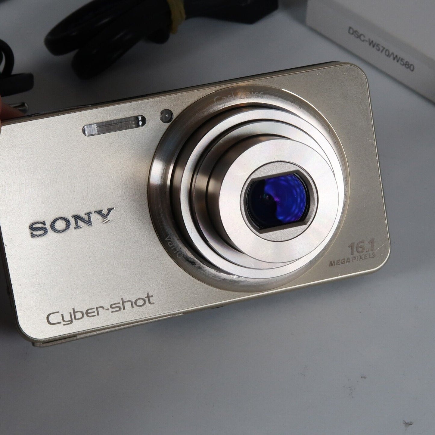 Soney Cyber-Shot DSC-W570 16.1MP 5x Digital Camera Gold – Very Good