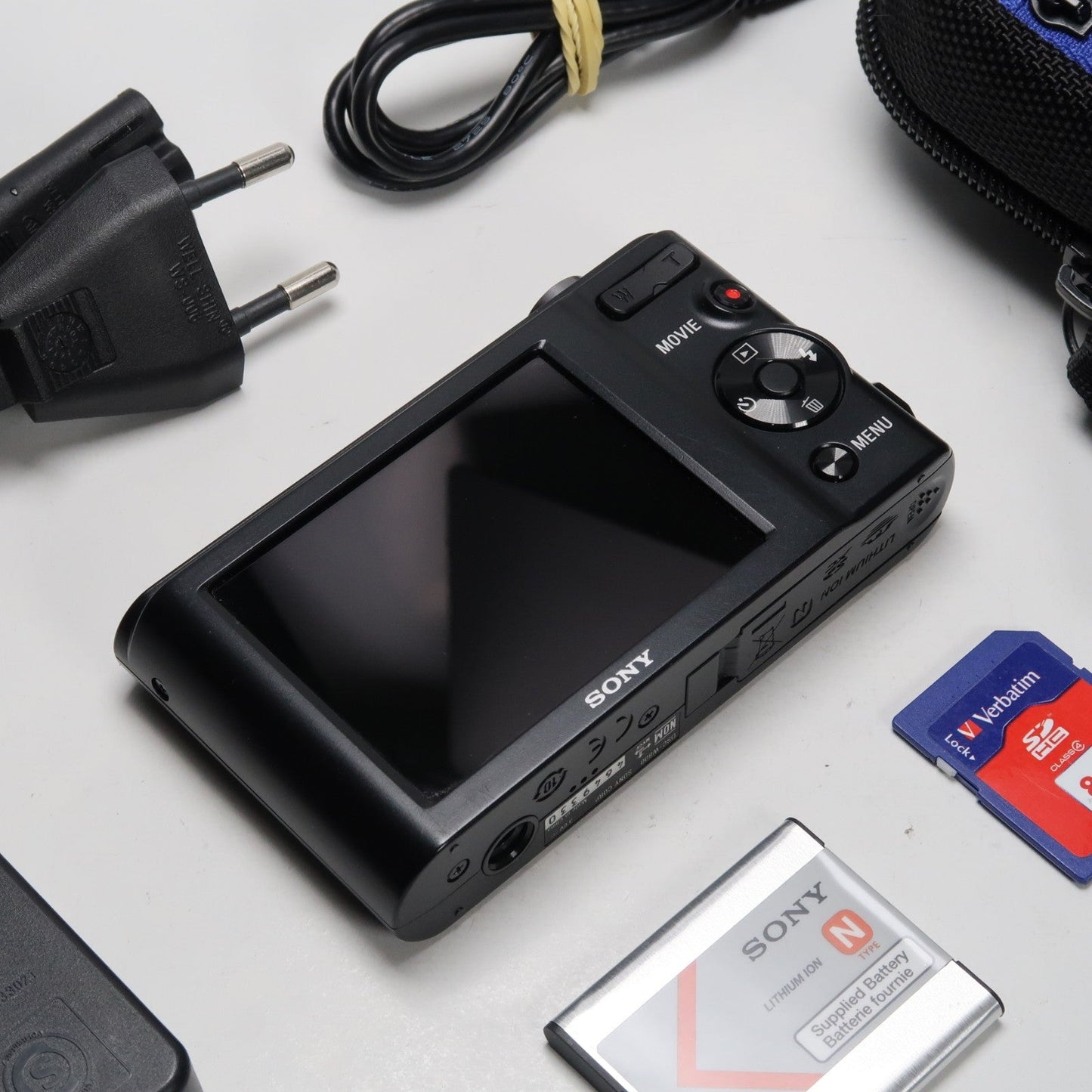 Soney Cyber-shot DSC-W800 20.1MP + Cenon IXUS 160 Silver Digital Cameras Bundle