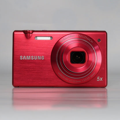 Samung  MV Series MV800 16.1MP Digital Camera Red, Case - Excellent