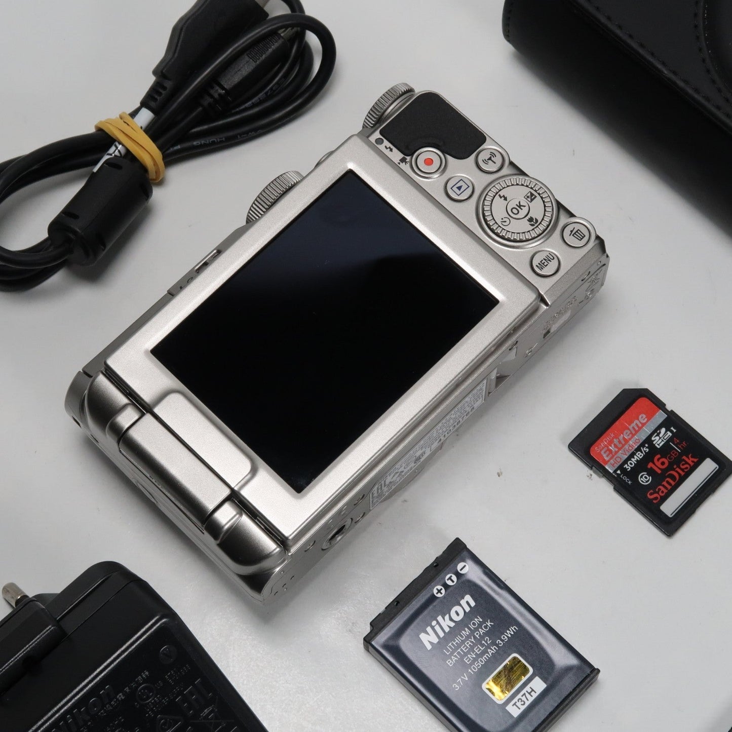 [Mint] Nikona Coolpix S9900 30x Digital Compact Camera Silver + Case + SD Card