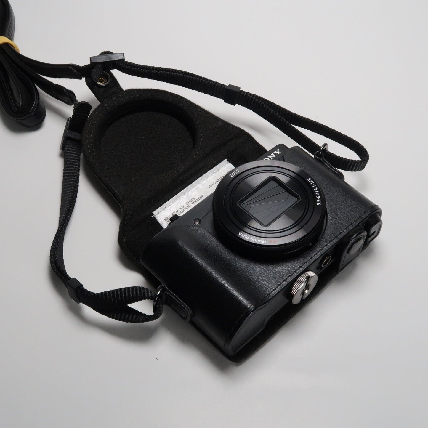 Soney Cyber-shot DSC-HX90V 18.2MP Digital Camera – Original Packaging – Excellent