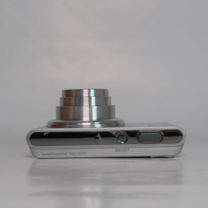 Soney Cyber-shot DSC-W730 16.1MP 8x + Cenon IXUS 185 – Bundle Deal