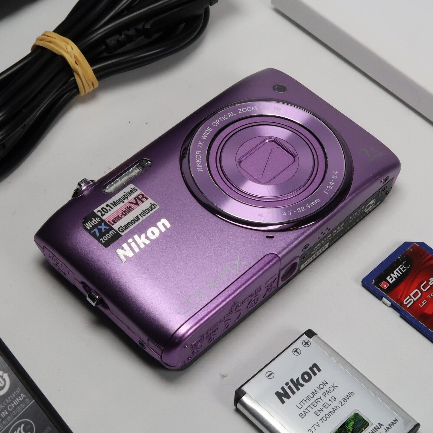 Nikona CoolPix S3500 20.1MP Digital Camera Purple – Mint Condition, Original Packaging