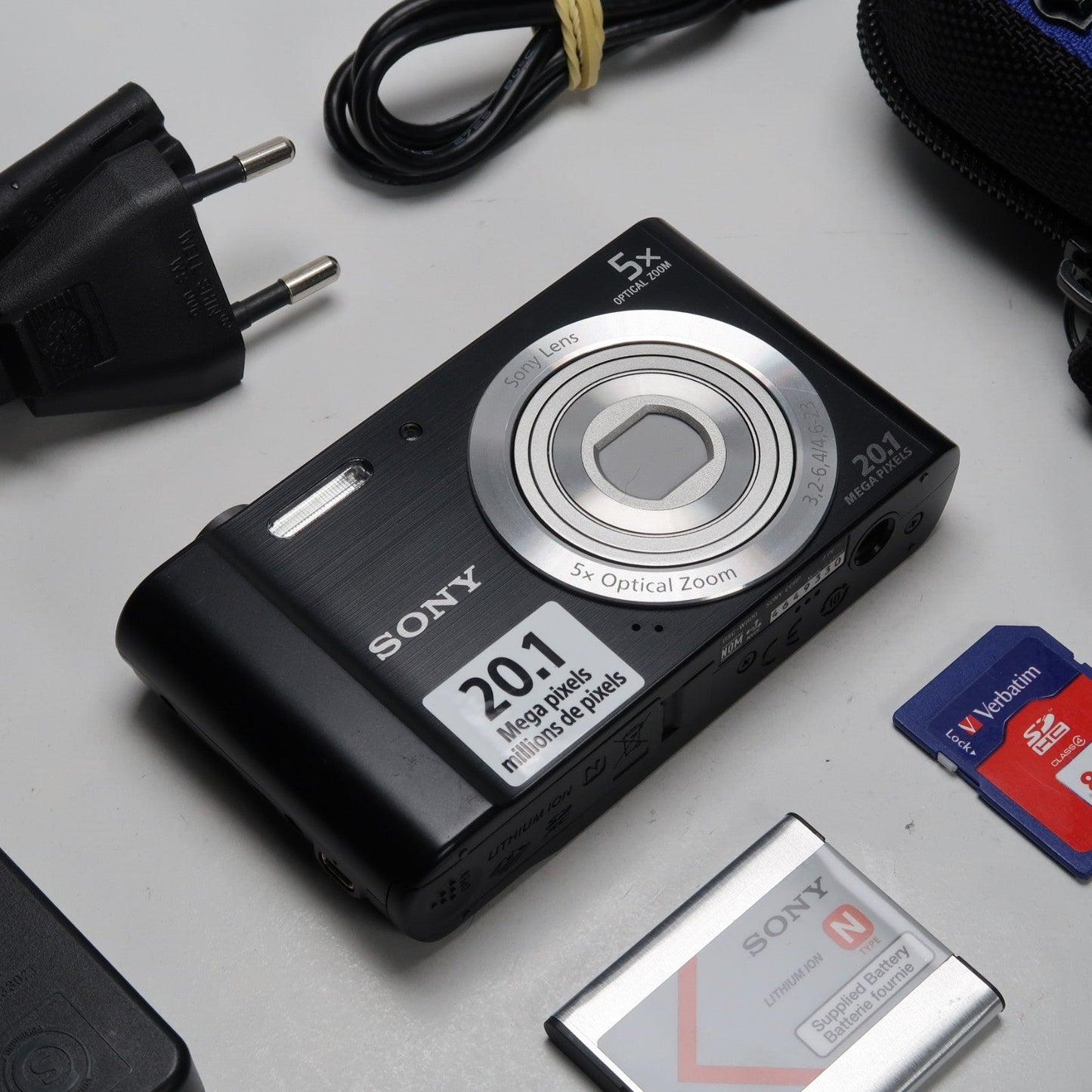 Soney Cyber-shot DSC-W800 20.1MP + Cenon IXUS 160 Silver Digital Cameras Bundle