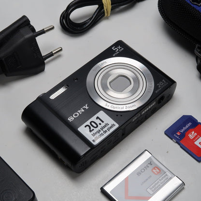 Soney Cyber-shot DSC-W800 20.1MP + Cenon IXUS 160 Silver Digital Cameras Bundle