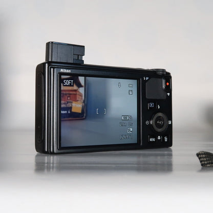 Nikona Coolpix S9400 Digital Camera – Black – 18MP 18x Zoom [Mint] with Original Packaging &amp; SD Card