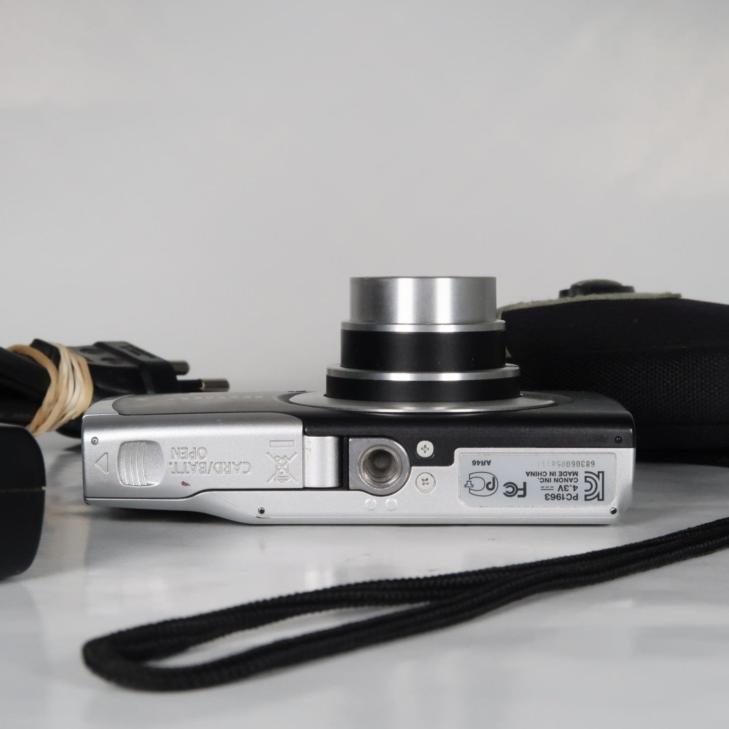 Cenon Powershot A2550 HD 16.0MP + Cenon Powershot A3200 Digital Cameras Bundle