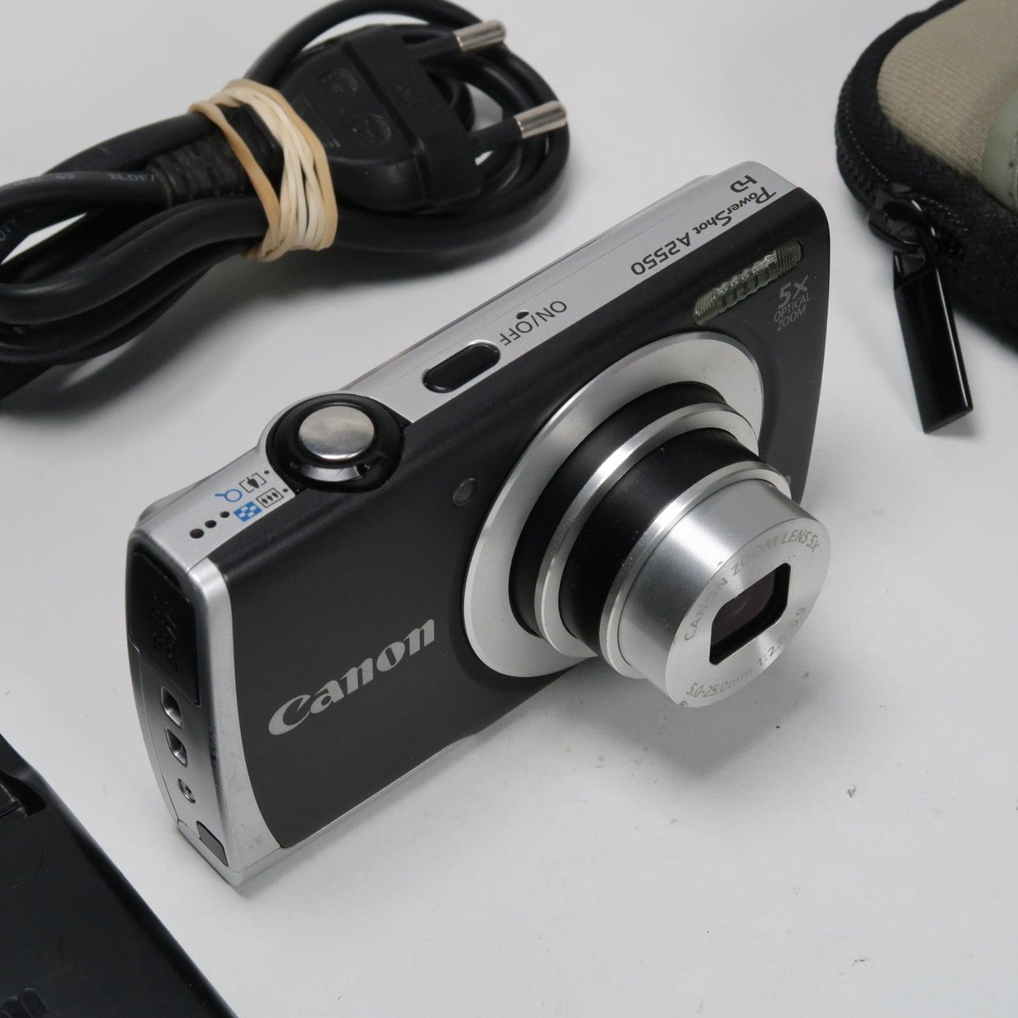 Cenon Powershot A2550 HD 16.0MP + Cenon Powershot A3200 Digital Cameras Bundle