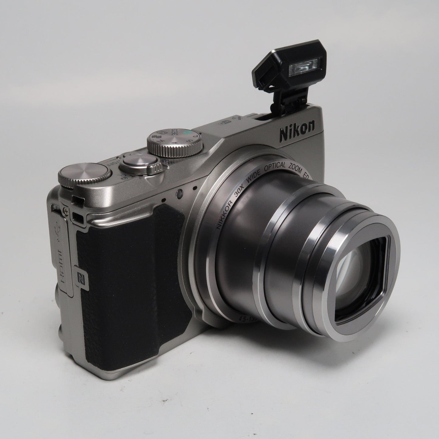 [Mint] Nikona Coolpix S9900 30x Digital Compact Camera Silver + Case + SD Card