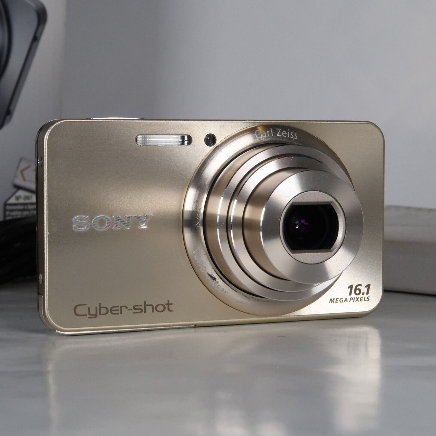 Soney Cyber-Shot DSC-W570 16.1MP 5x Digital Camera Gold – Very Good