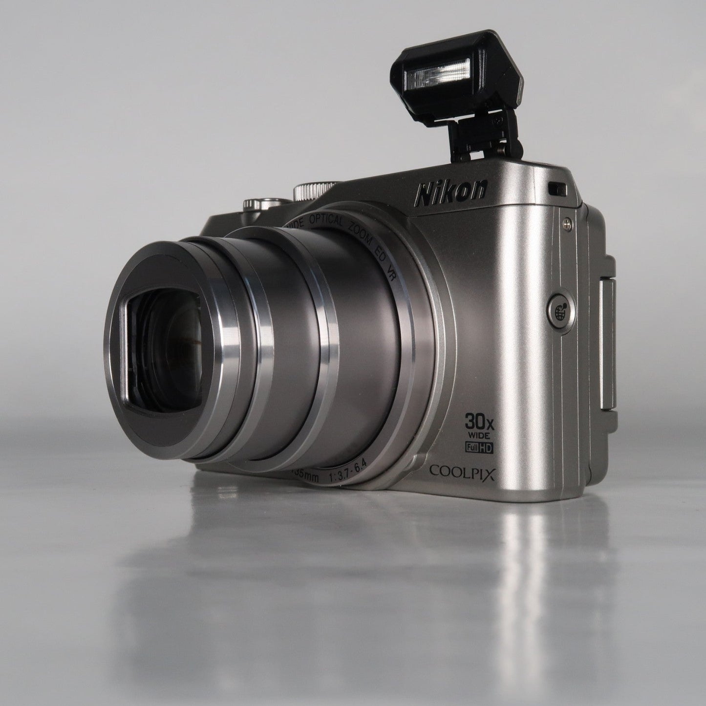 [Mint] Nikona Coolpix S9900 30x Digital Compact Camera Silver + Case + SD Card
