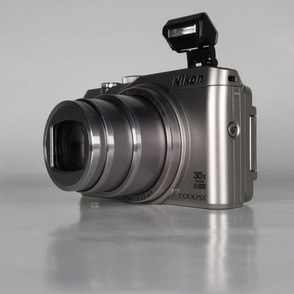 [Mint] Nikona Coolpix S9900 30x Digital Compact Camera Silver + Case + SD Card