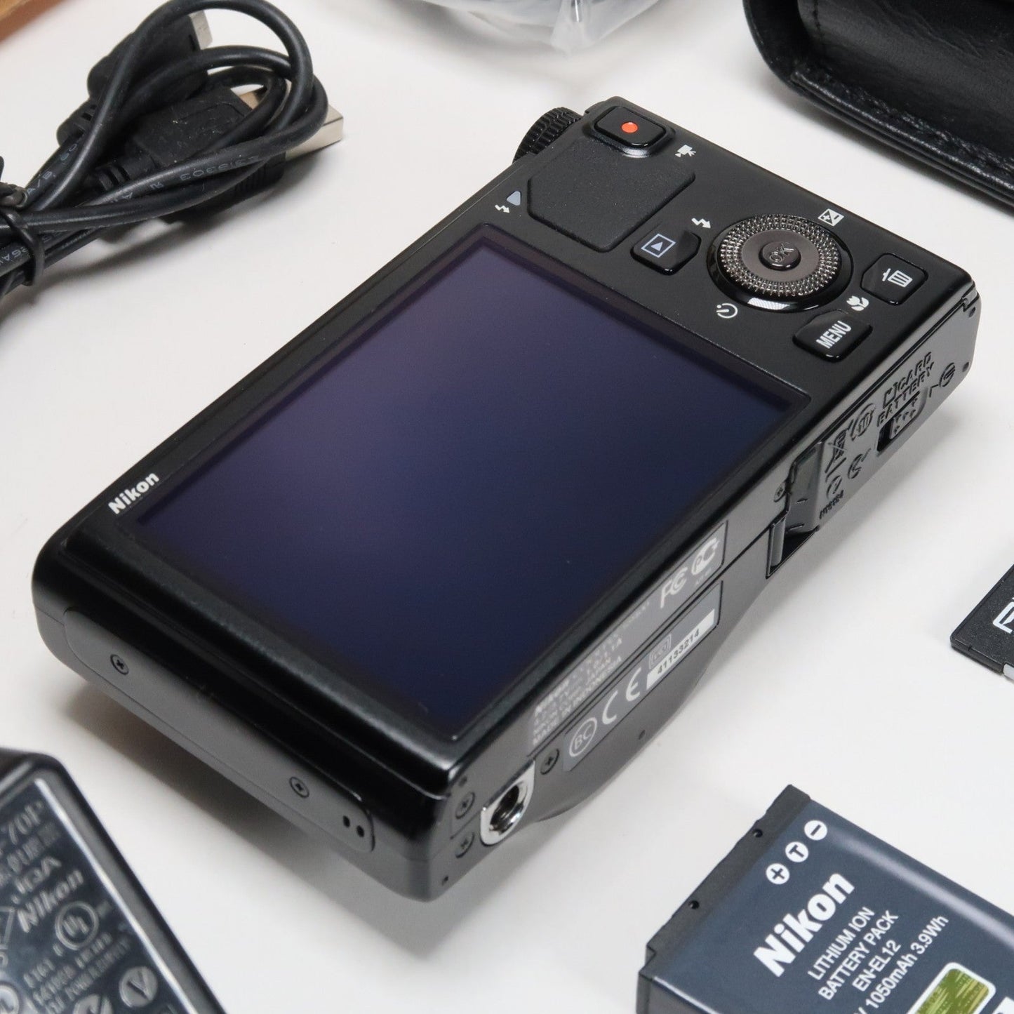 Nikona Coolpix S9400 Digital Camera – Black – 18MP 18x Zoom [Mint] with Original Packaging &amp; SD Card